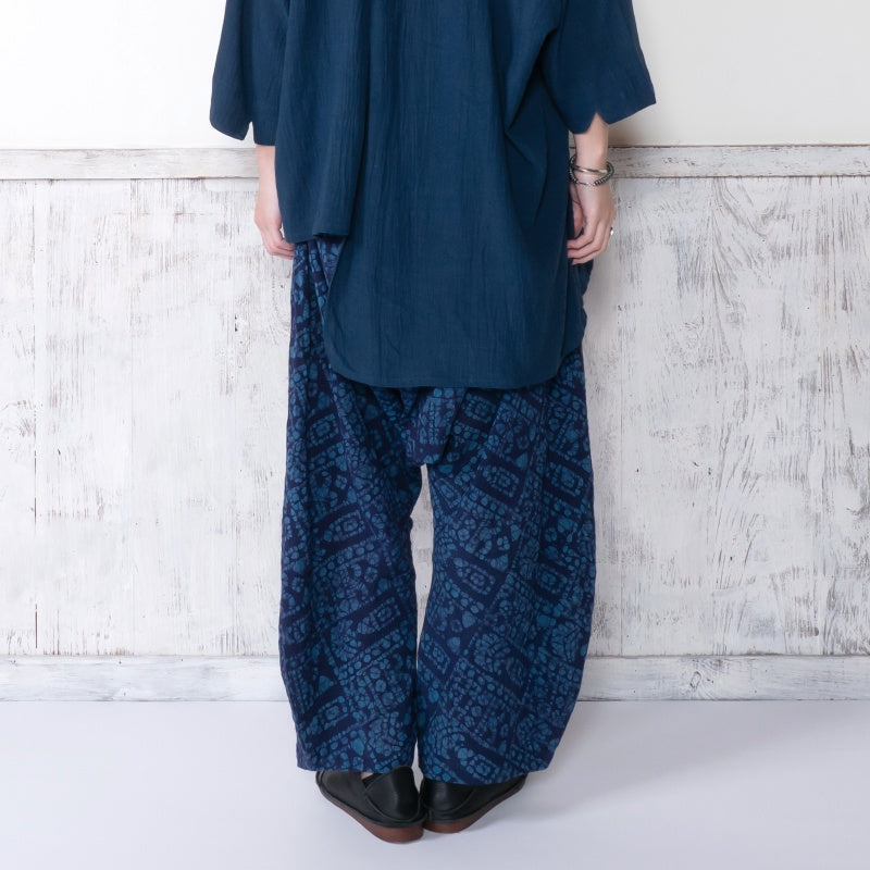 Emboss Geometric Pattern Pants