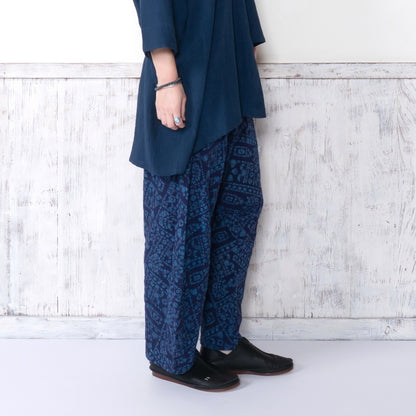 Emboss Geometric Pattern Pants