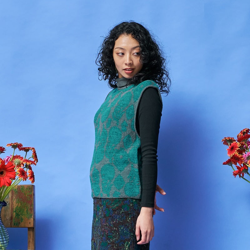 Silhouette Flower Turtleneck Vest