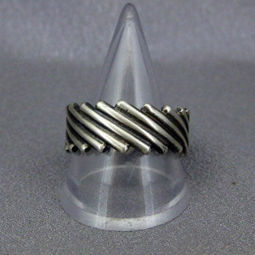 史蒂夫·阿维索的纯银戒指