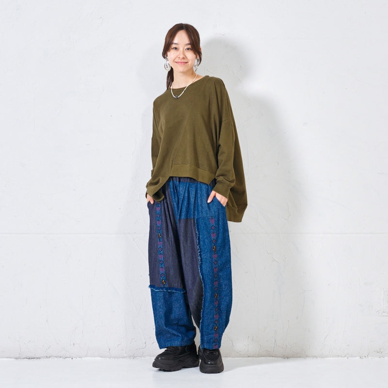 Sweatshirt Pullover with Asymmetrical Design